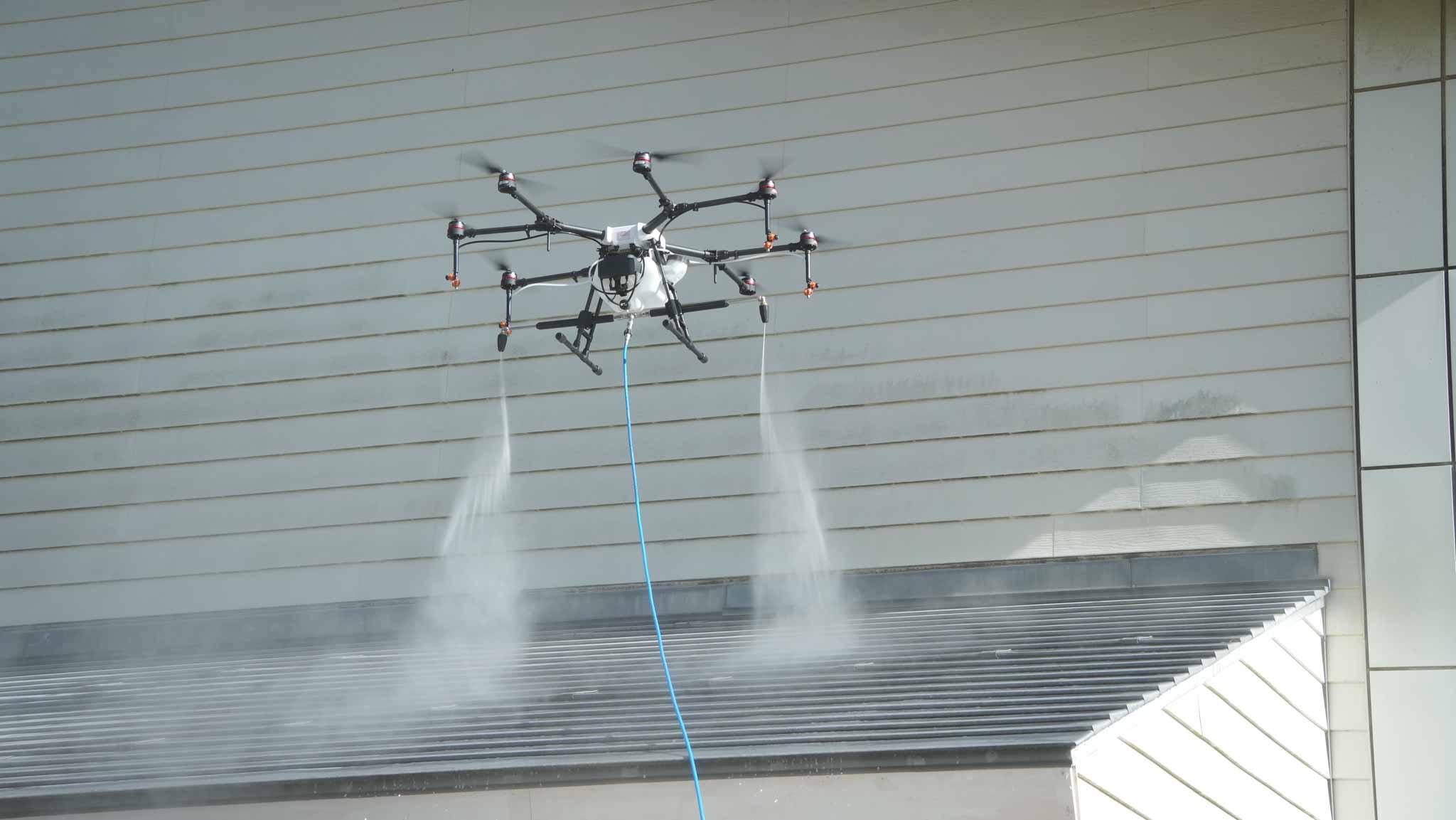 ドローン×高圧洗浄機で広がる可能性！ドローン高圧洗浄実証実験