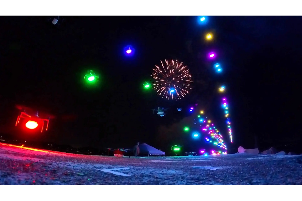 和歌浦漁港にて11月1日に行われる『和歌祭わかうら花火大会』にて、White Crowがドローンショーを開催